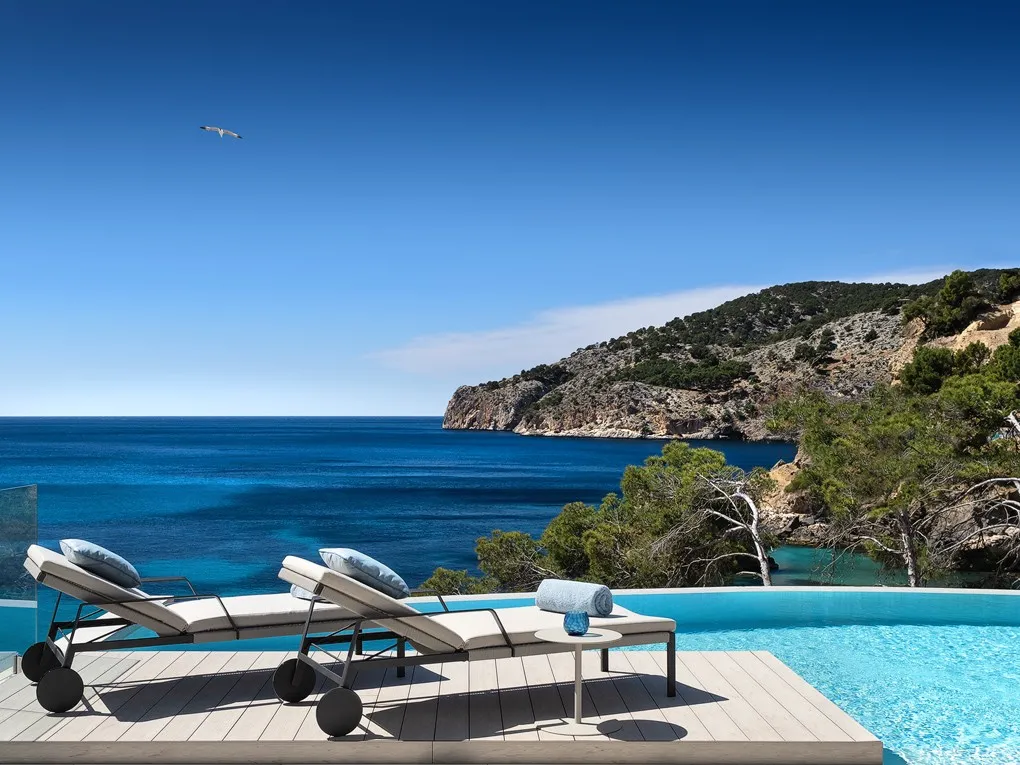 Unique newly-built Frontline Premium Villa with direct sea access-7