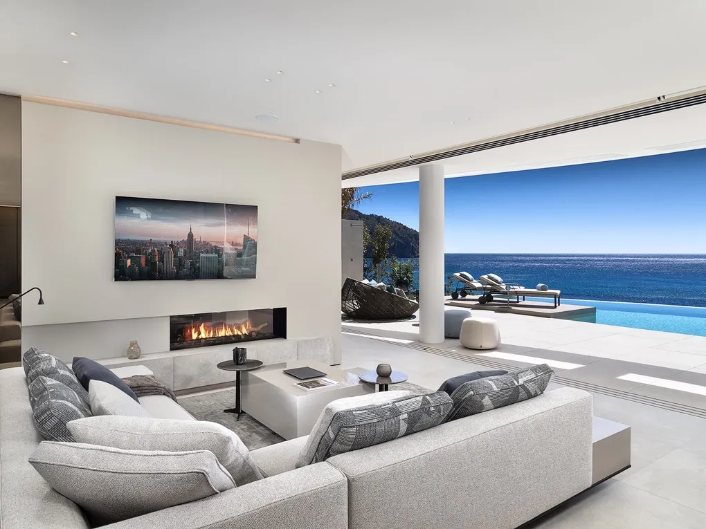 Unique newly-built Frontline Premium Villa with direct sea access-3