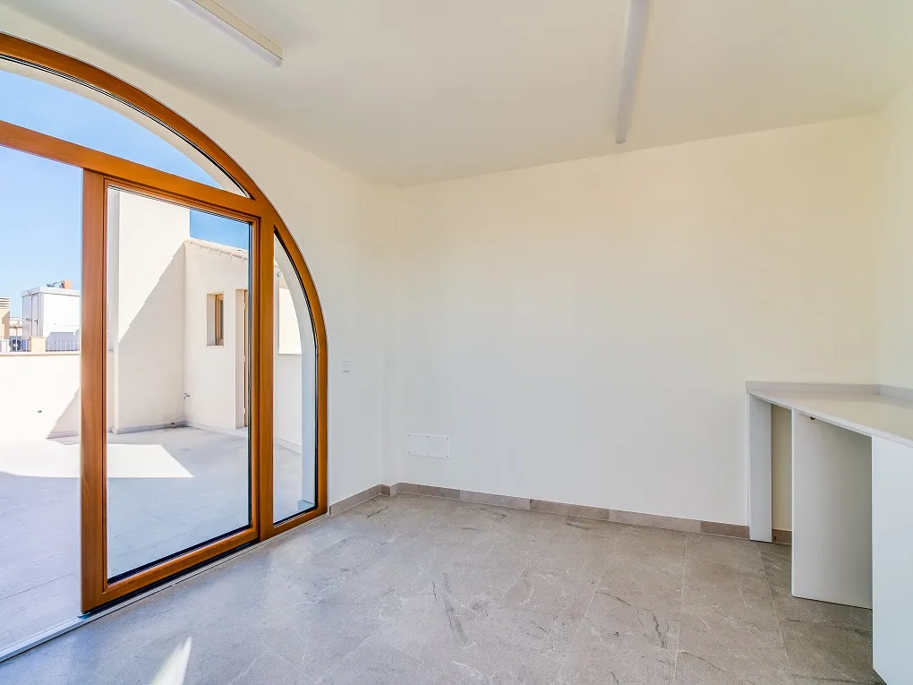 Luksusowy dwupoziomowy penthouse z tarasem na dachu i windą-10