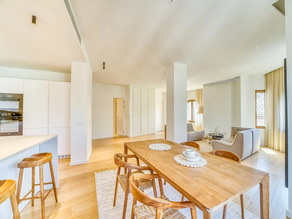 Luksusowy dwupoziomowy penthouse z tarasem na dachu i windą-3