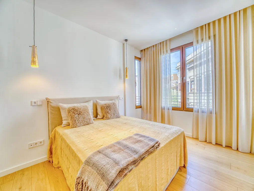 Luksusowy dwupoziomowy penthouse z tarasem na dachu i windą-6