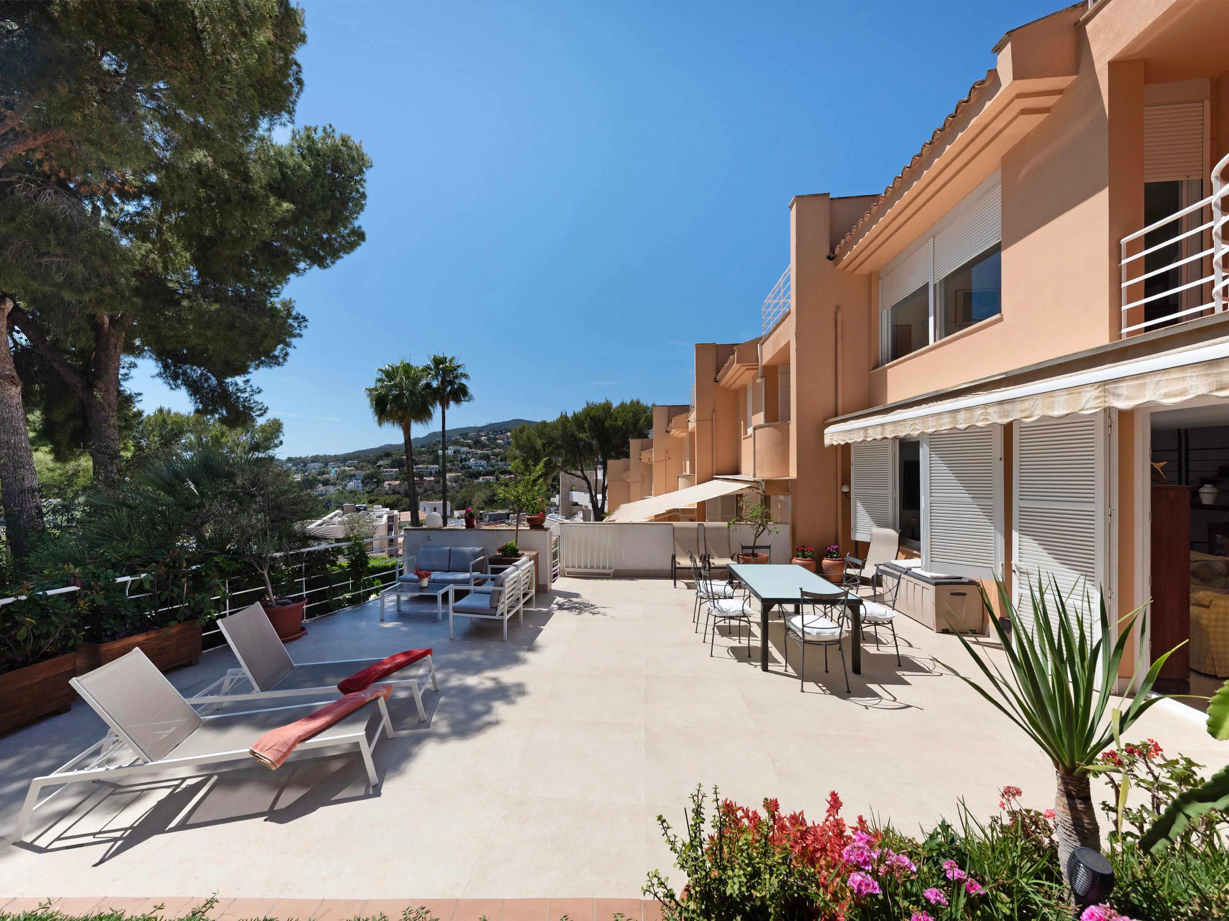 Casa a schiera in posizione esclusiva-16