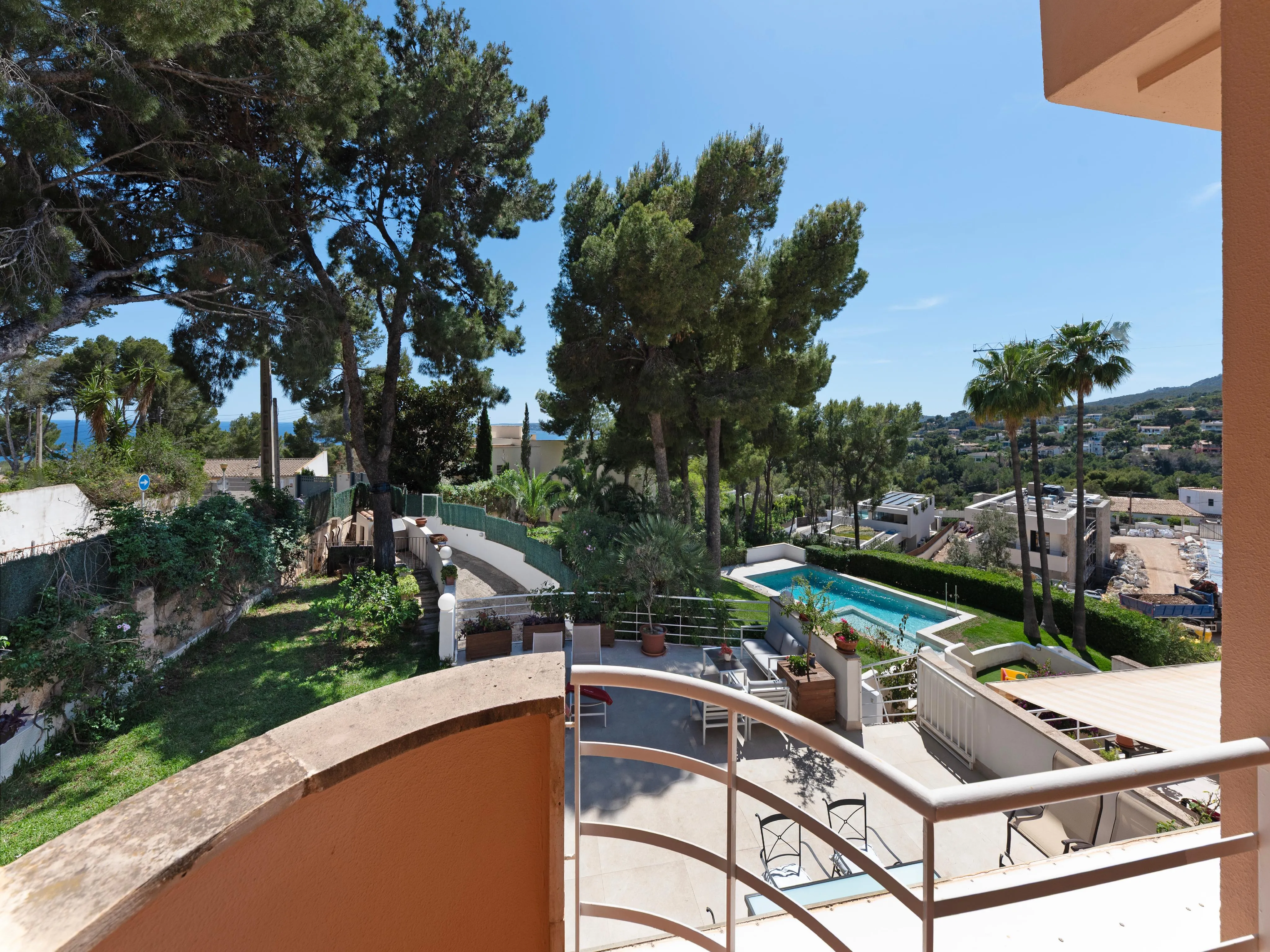 Rijtjeshuis op een exclusieve locatie-14