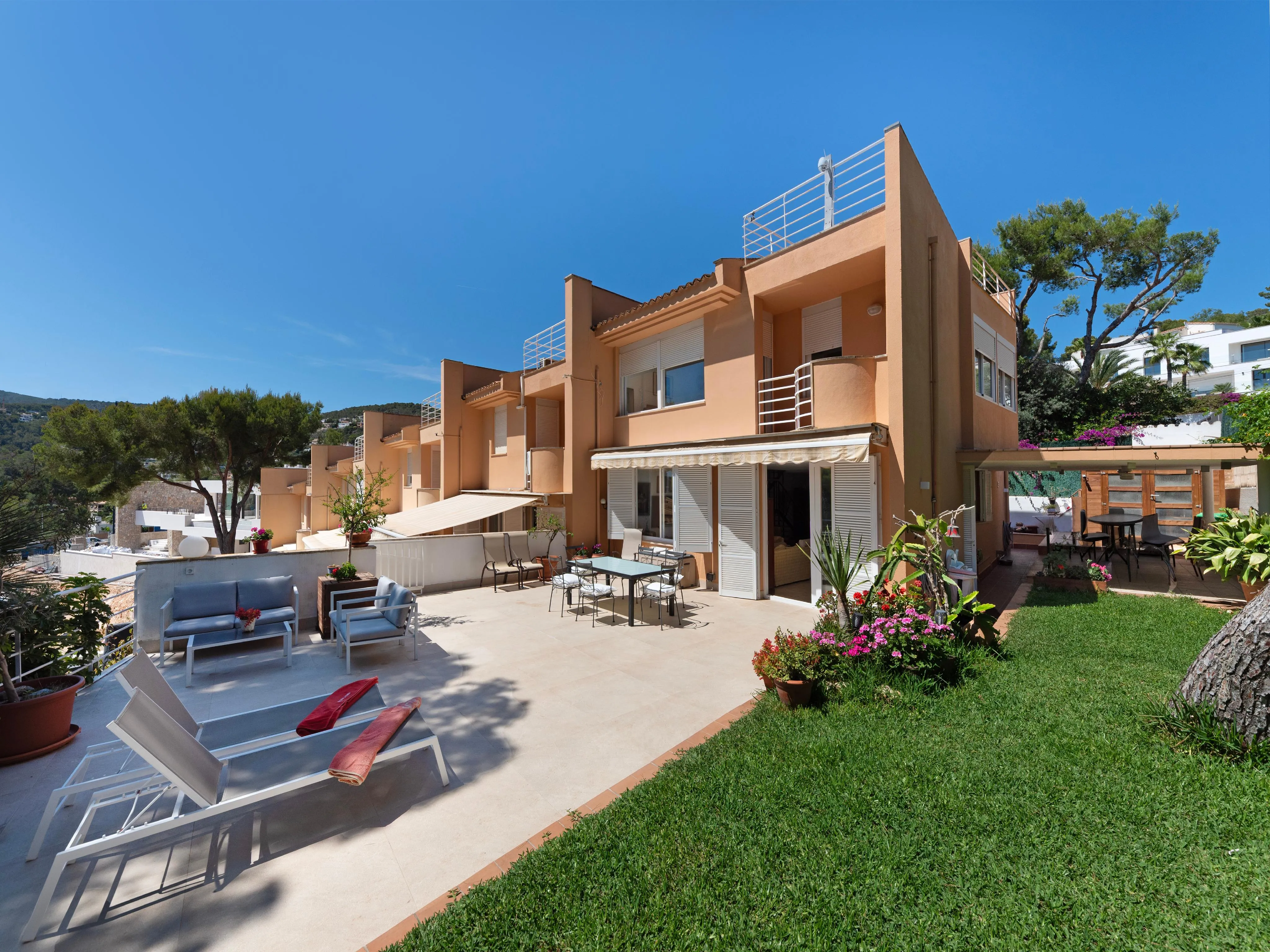 Casa a schiera in posizione esclusiva-1