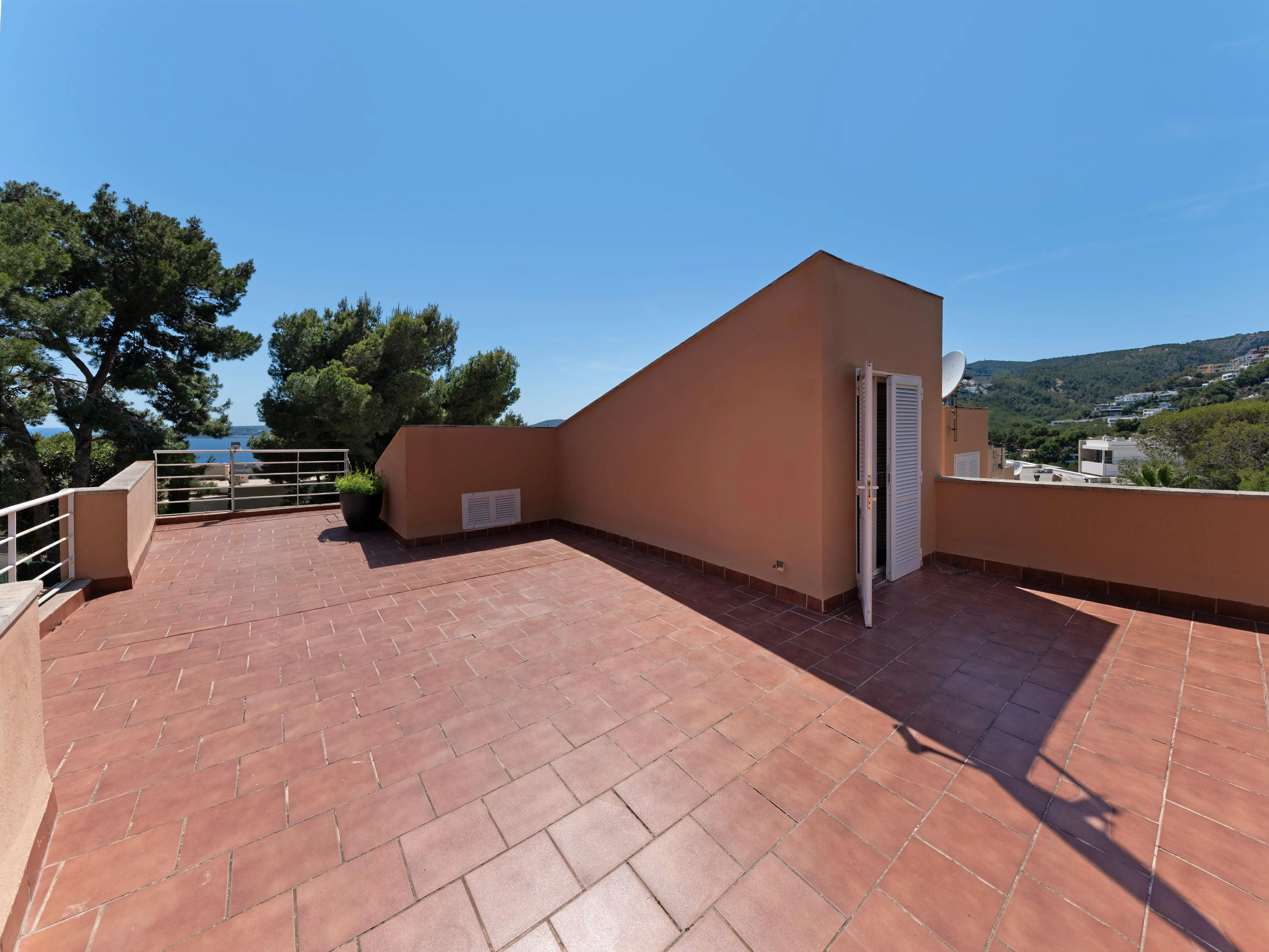 Casa a schiera in posizione esclusiva-13