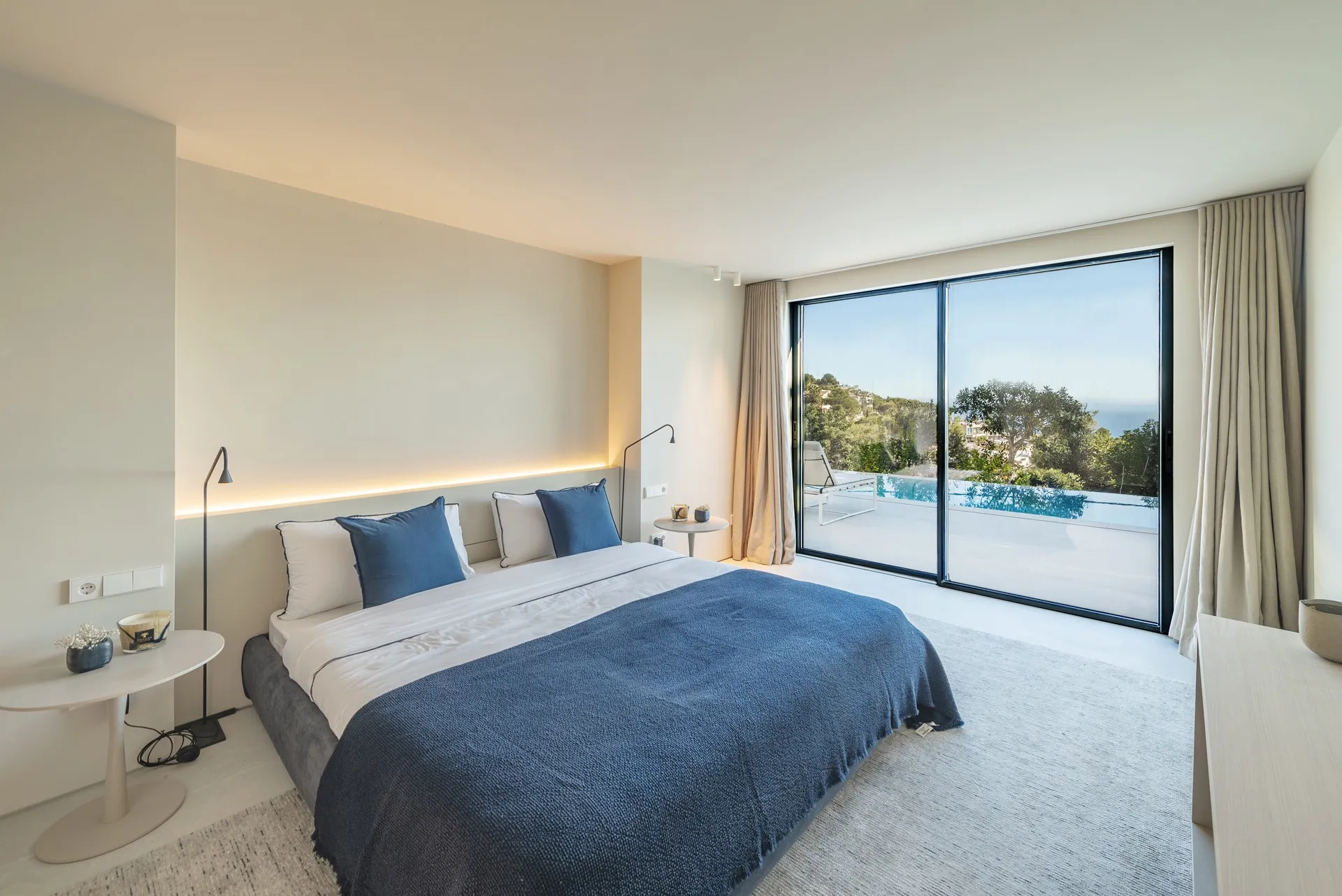 Prachtige villa met panoramisch uitzicht op zee op een exclusieve locatie-13