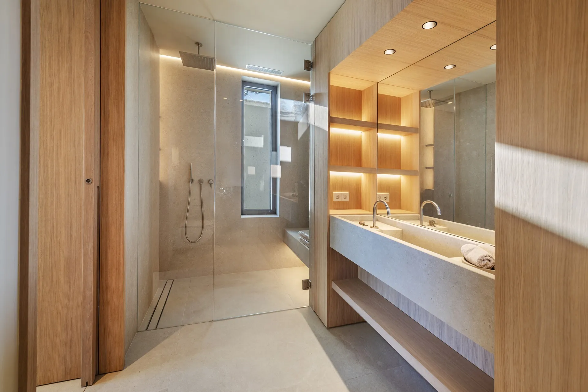 Prachtige villa met panoramisch uitzicht op zee op een exclusieve locatie-14