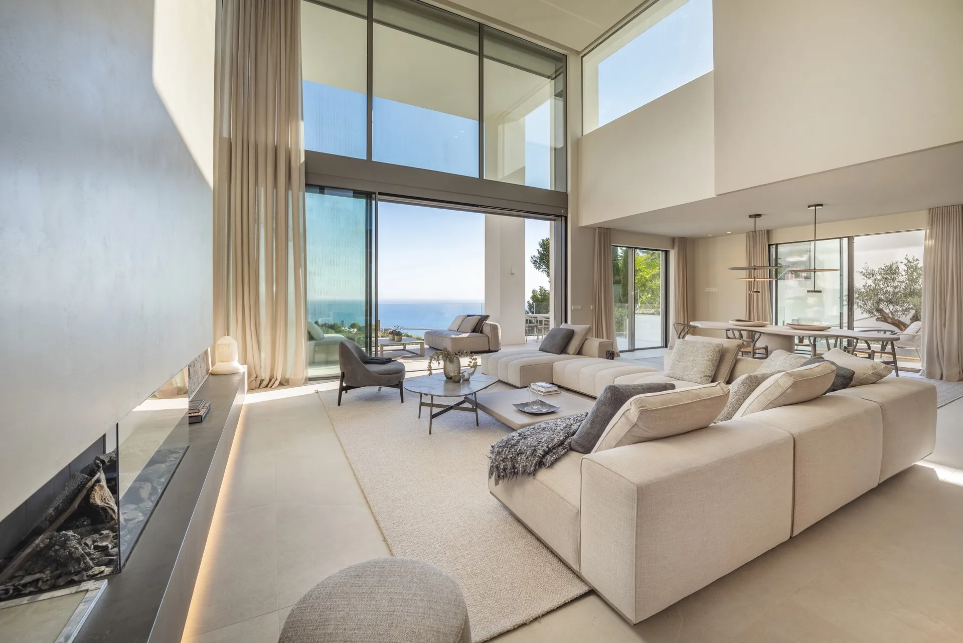 Luxurious villa with panoramic sea views in exclusive location-4