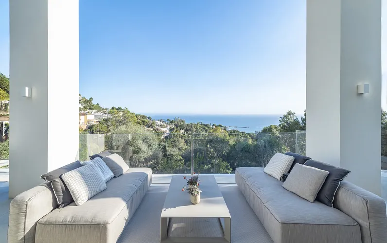 Prachtige villa met panoramisch uitzicht op zee op een exclusieve locatie