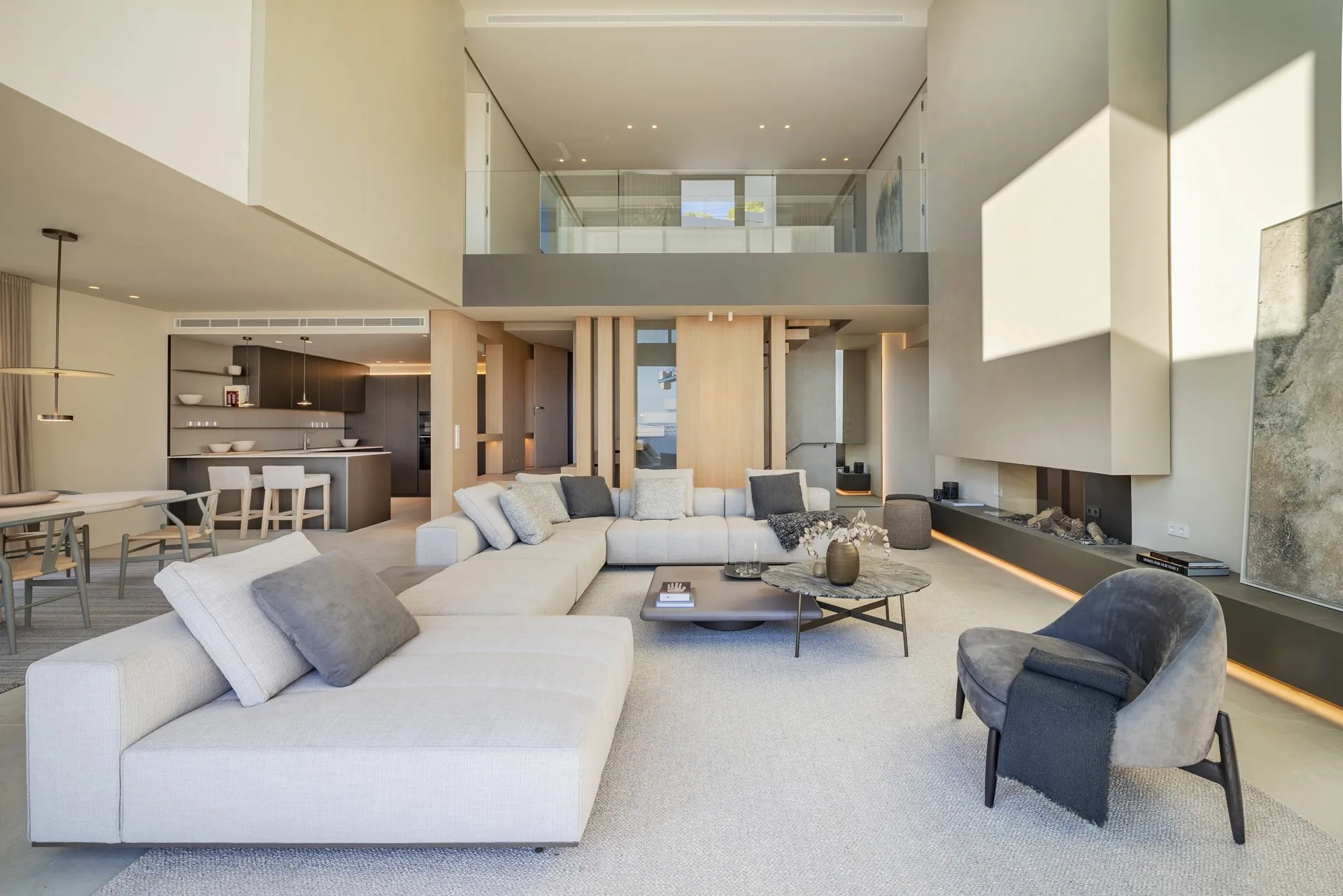 Luxurious villa with panoramic sea views in exclusive location-3