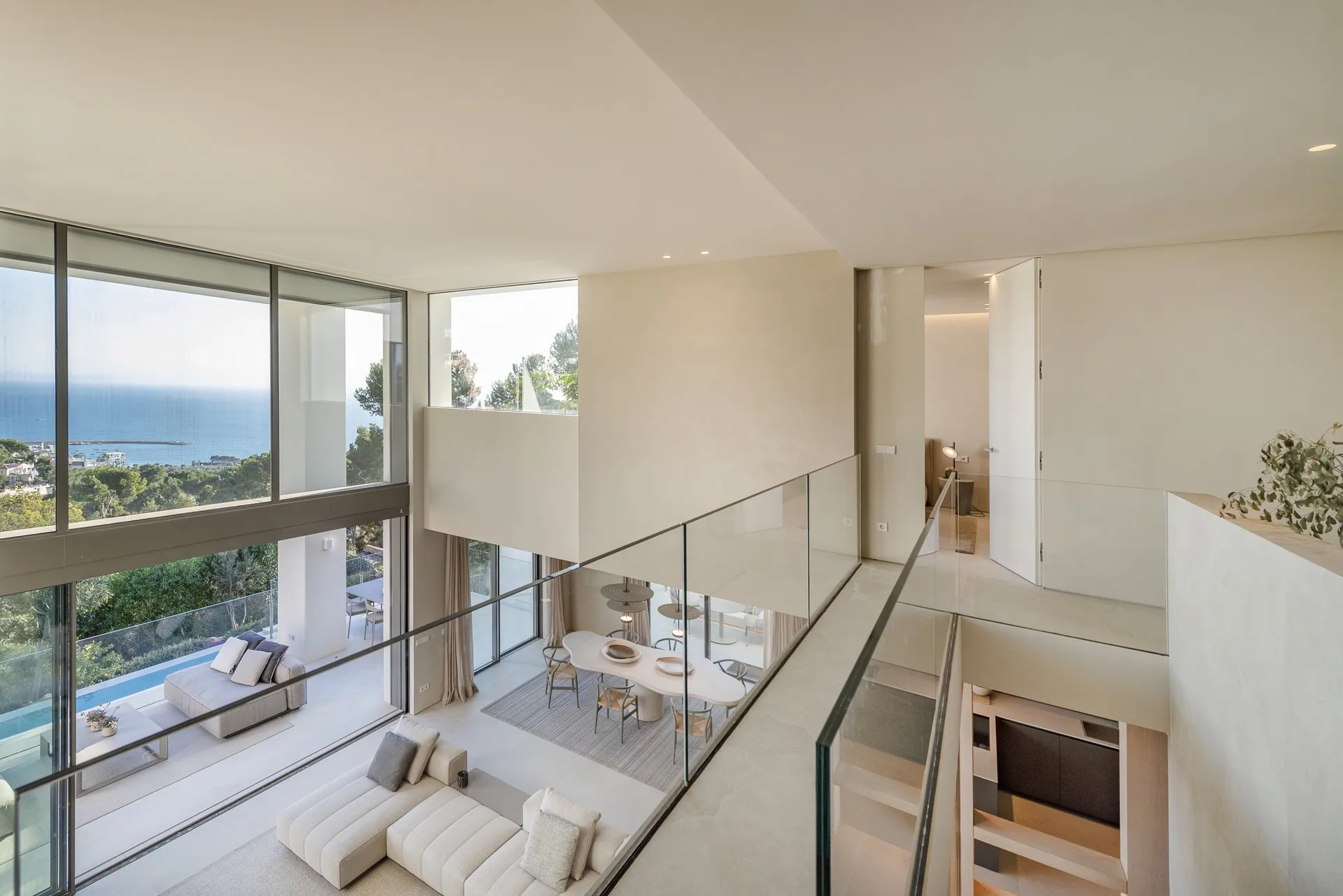 Luxurious villa with panoramic sea views in exclusive location-12