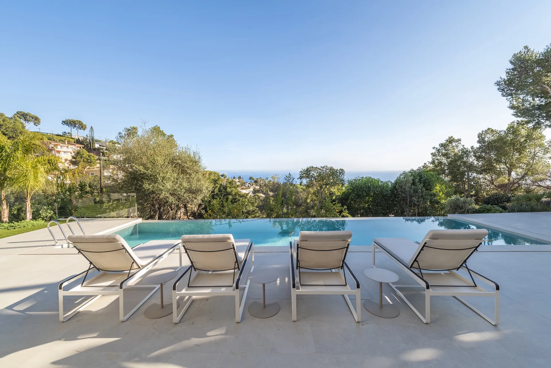 Prachtige villa met panoramisch uitzicht op zee op een exclusieve locatie-18