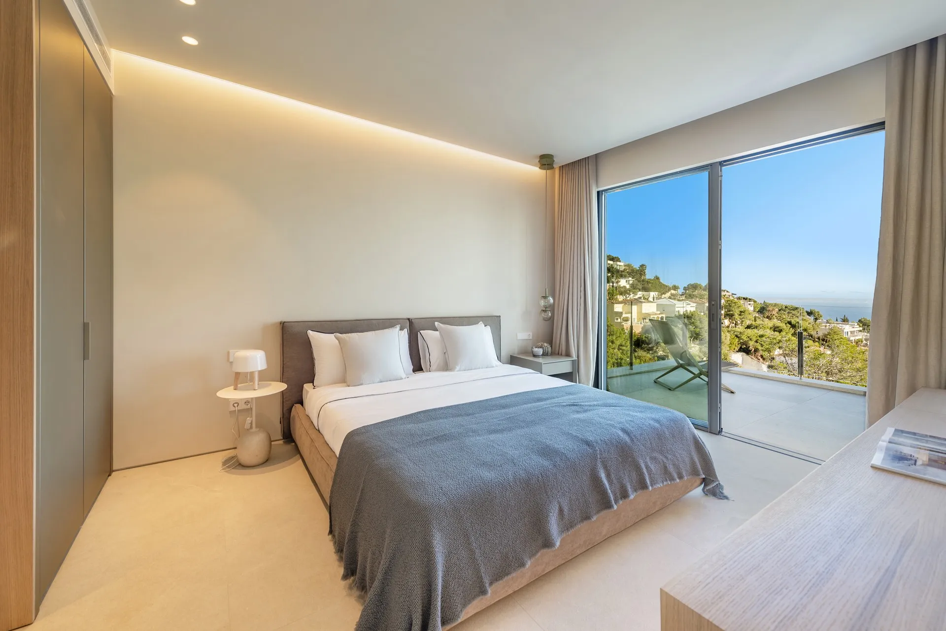 Prachtige villa met panoramisch uitzicht op zee op een exclusieve locatie-10