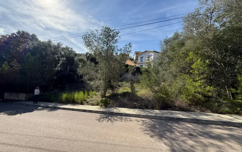 Urban plot close to town centre of Campanet