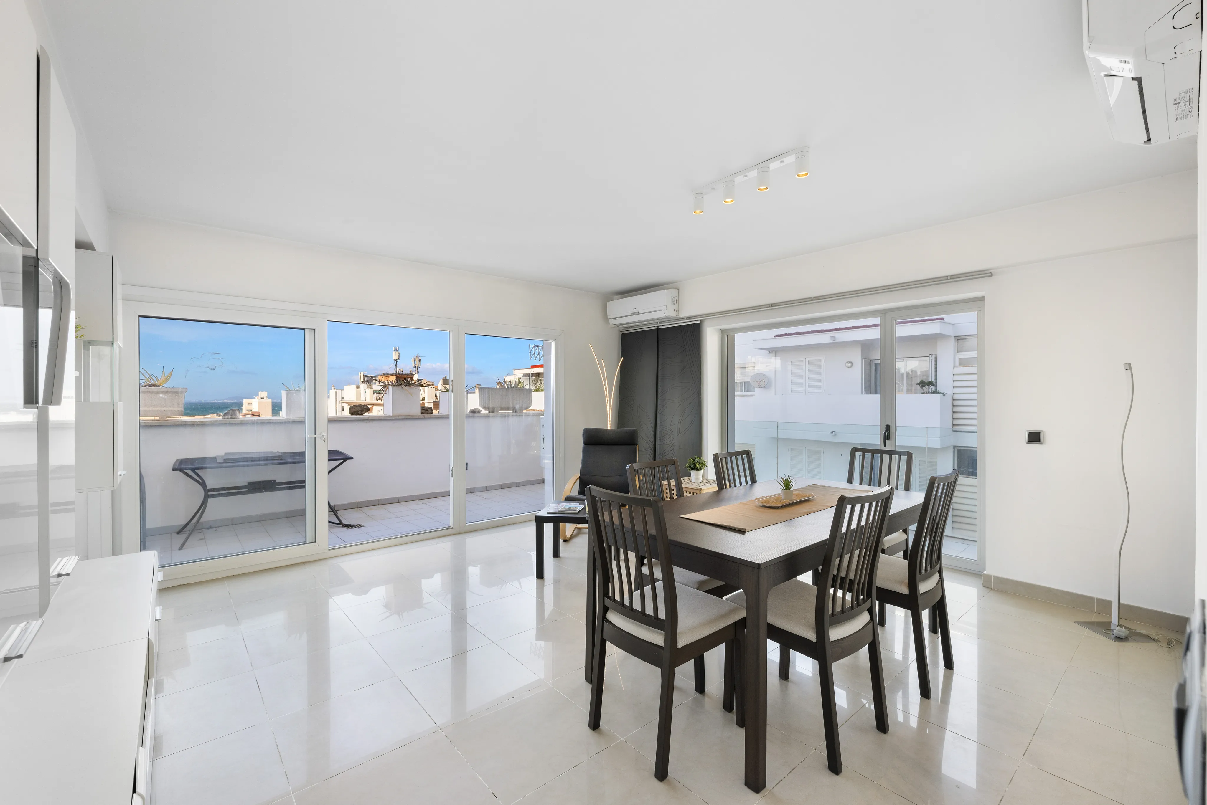 Spacious apartment with community pool-2