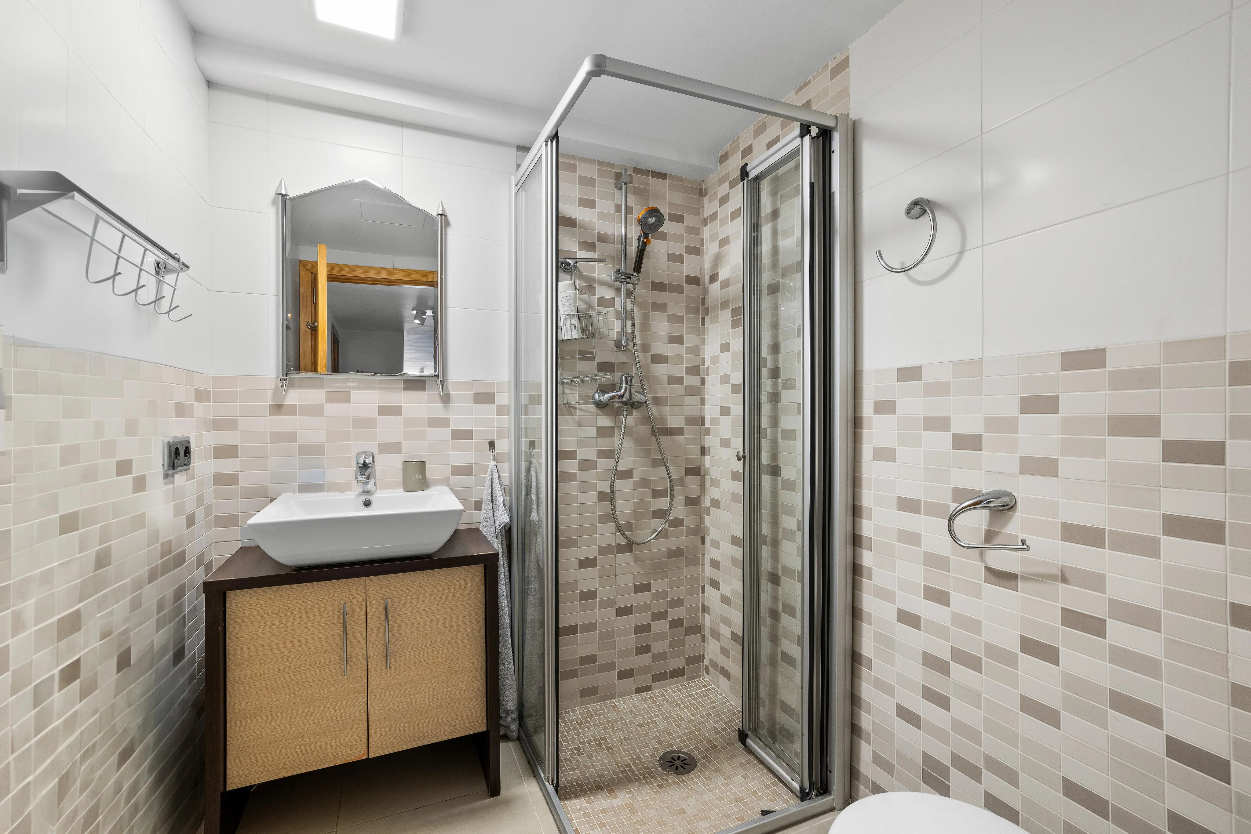 Spacious apartment with community pool-6