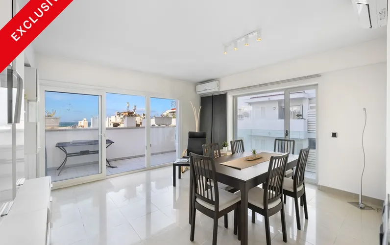 Ampli apartament amb piscina comunitària