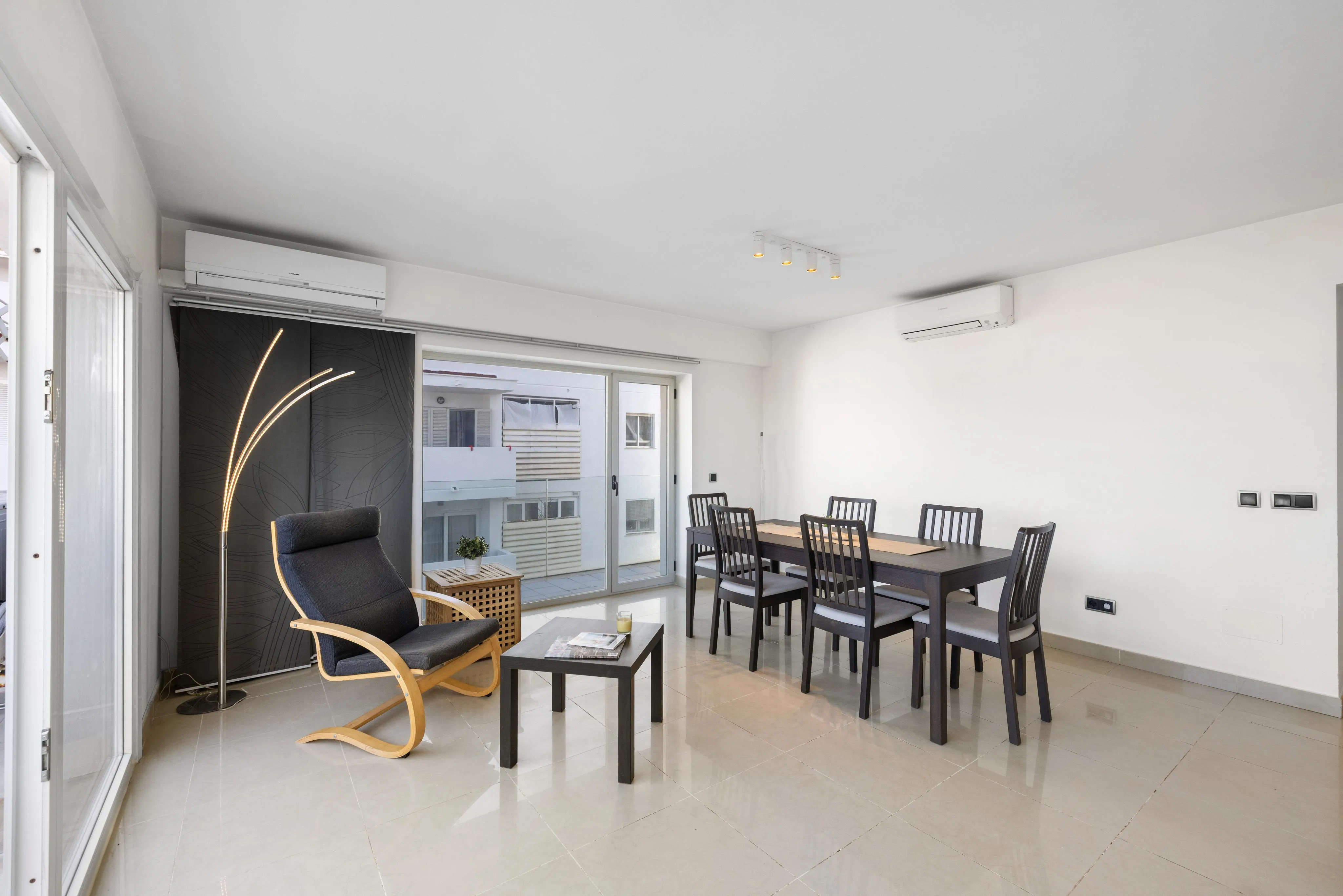 Spacious apartment with community pool-10