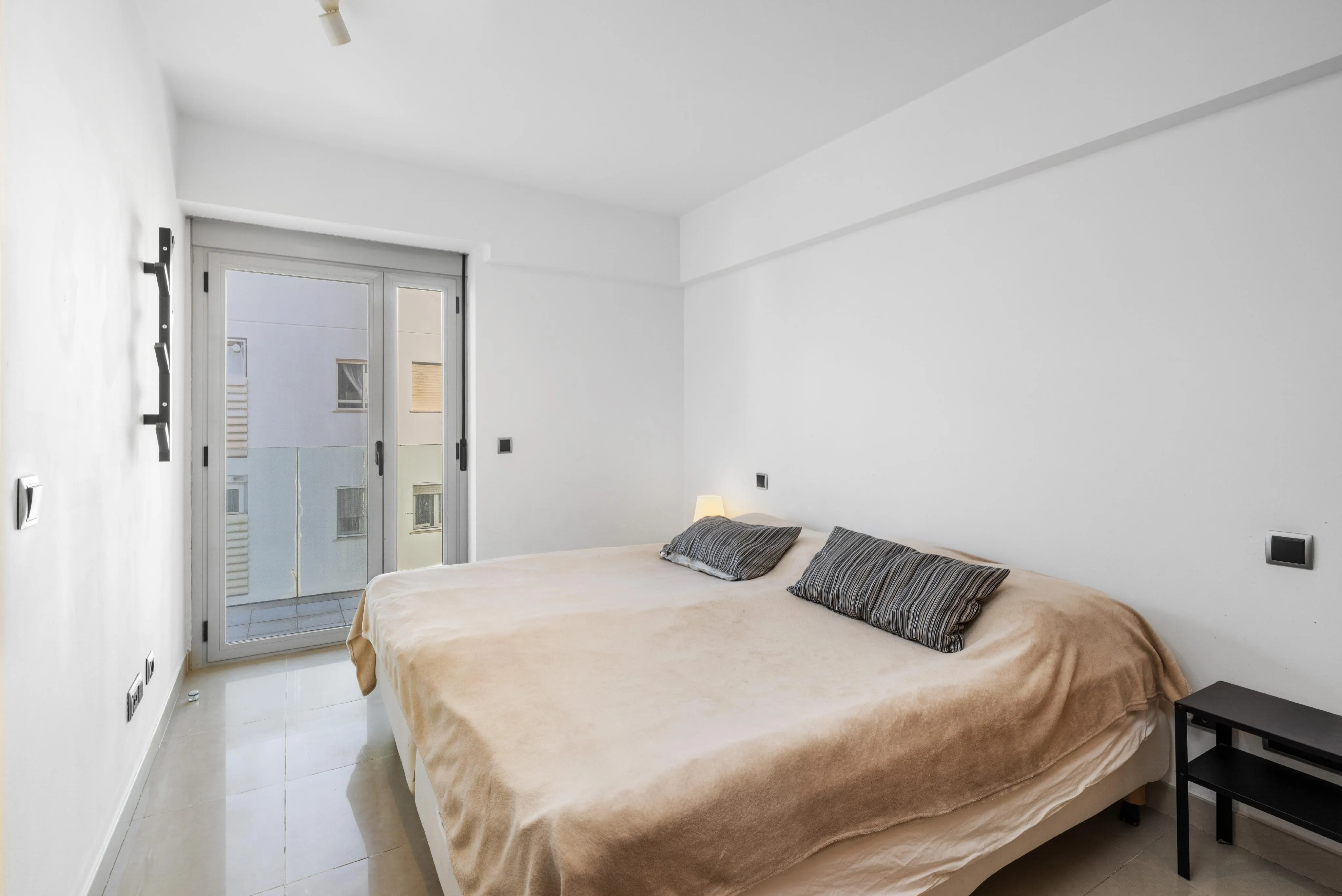 Spacious apartment with community pool-5