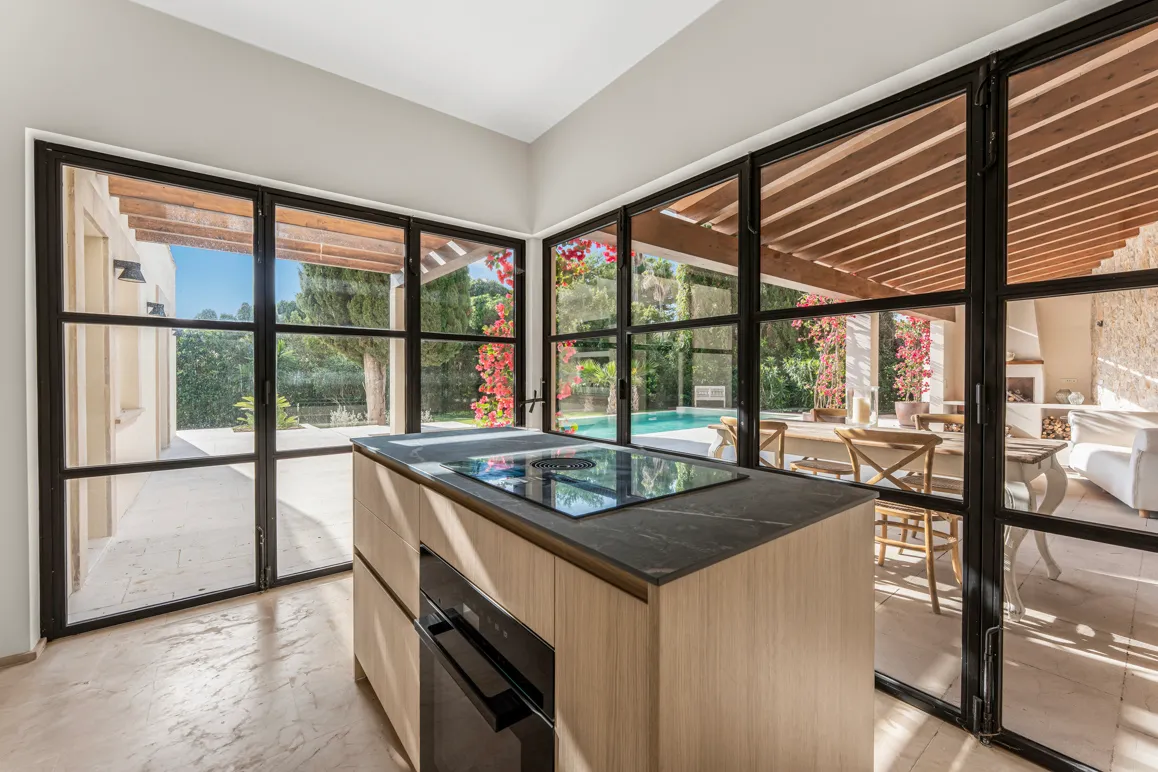 Villa di design vicino alla spiaggia con vista sul mare a Costa de los Pinos-7