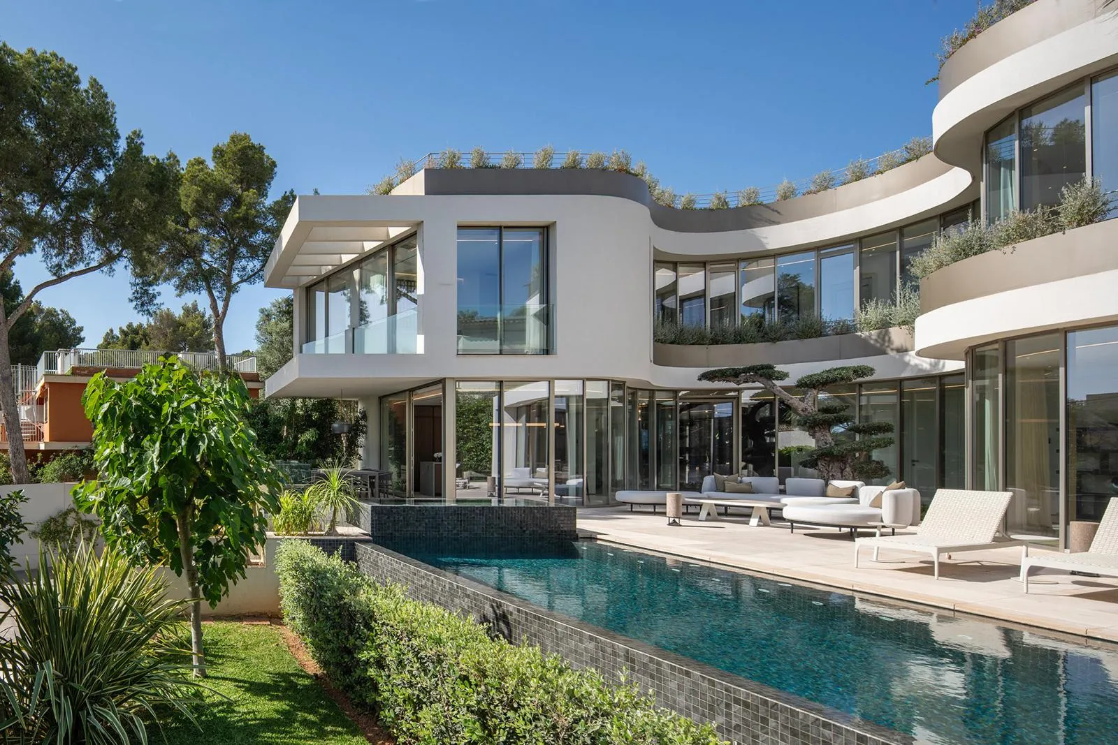 Elegant new villa walking to beach-1