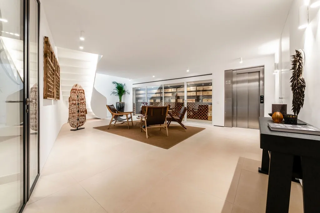 Elegant new villa walking to beach-19
