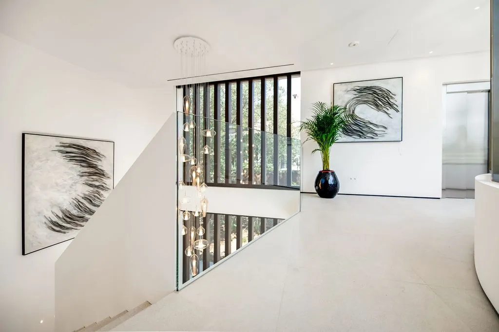 Elegant new villa walking to beach-13