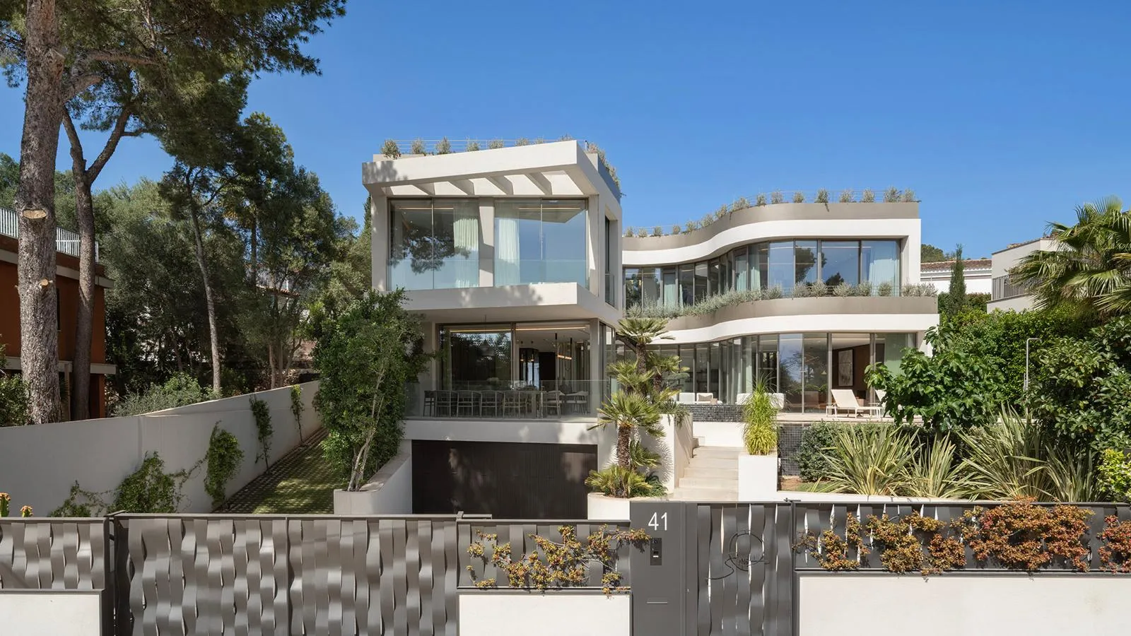 Elegant new villa walking to beach-20