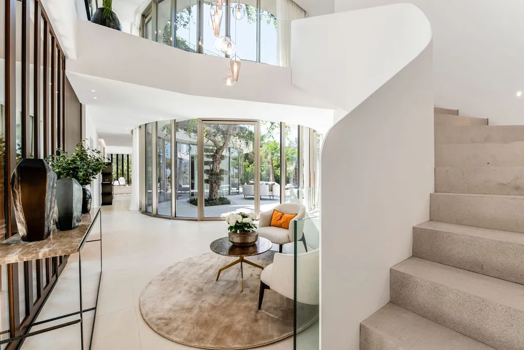 Elegant new villa walking to beach-4