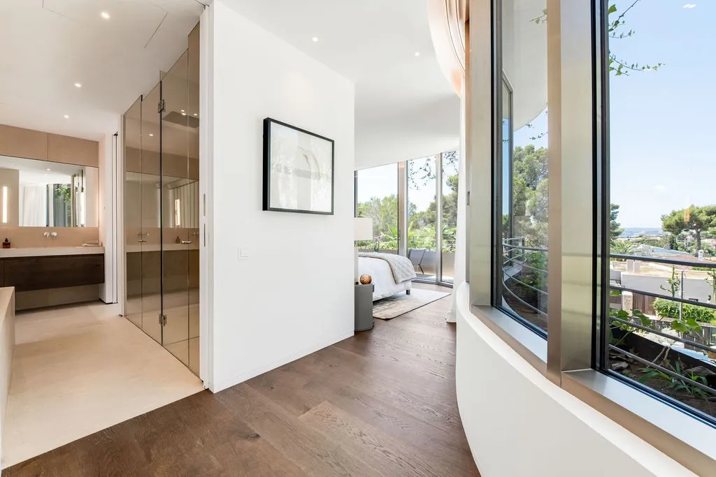 Elegant new villa walking to beach-11