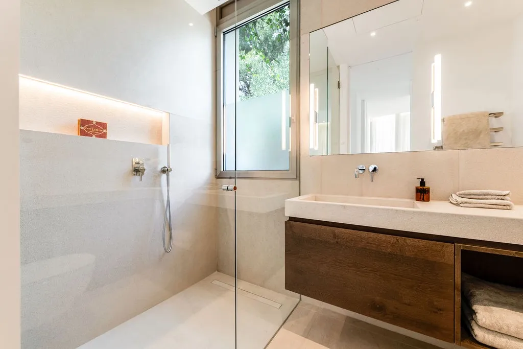 Elegante villa de nueva construcción a pie de playa-15