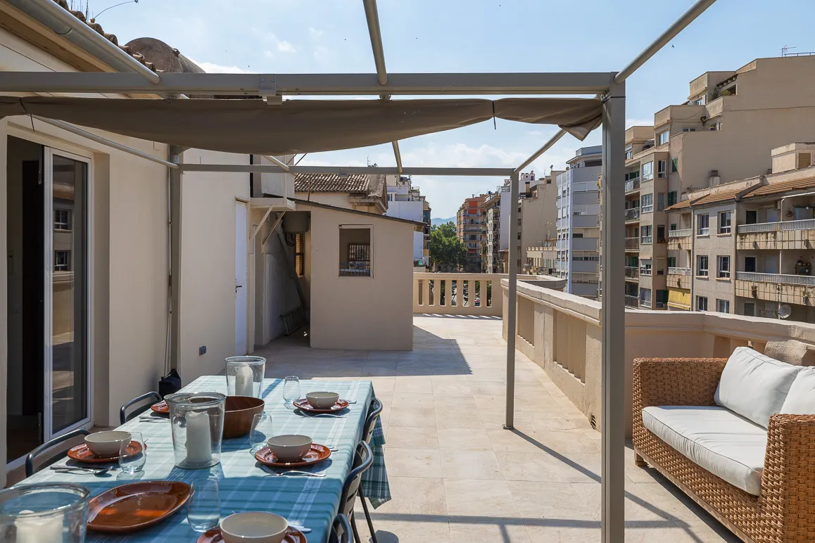 Romantic penthouse at the edge of the old town-1