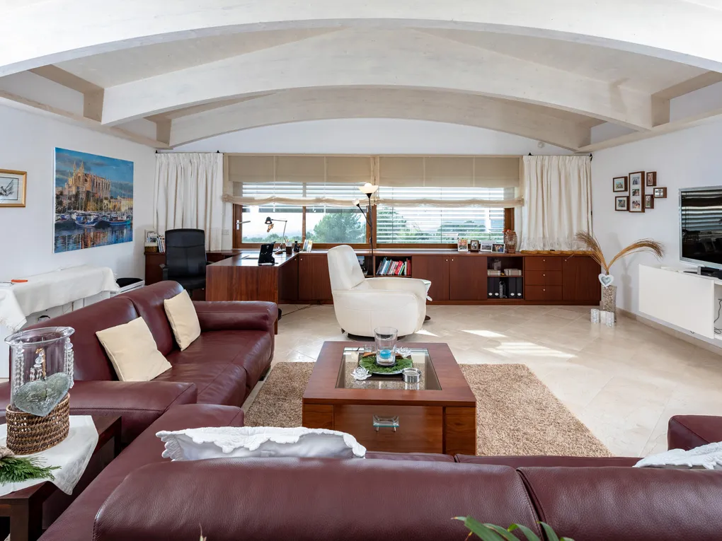 Hoogwaardige villa op toplocatie in Puntiro-8