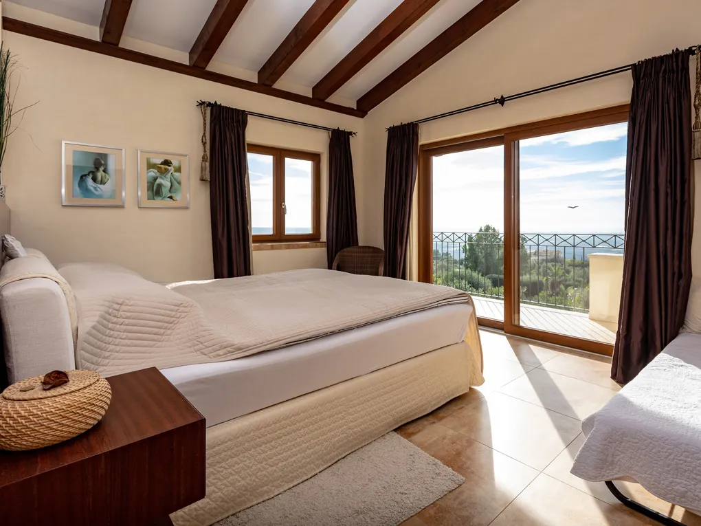 Hoogwaardige villa op toplocatie in Puntiro-9