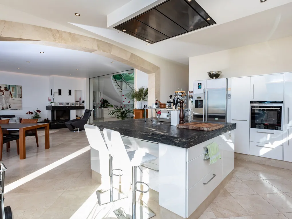 Hoogwaardige villa op toplocatie in Puntiro-5