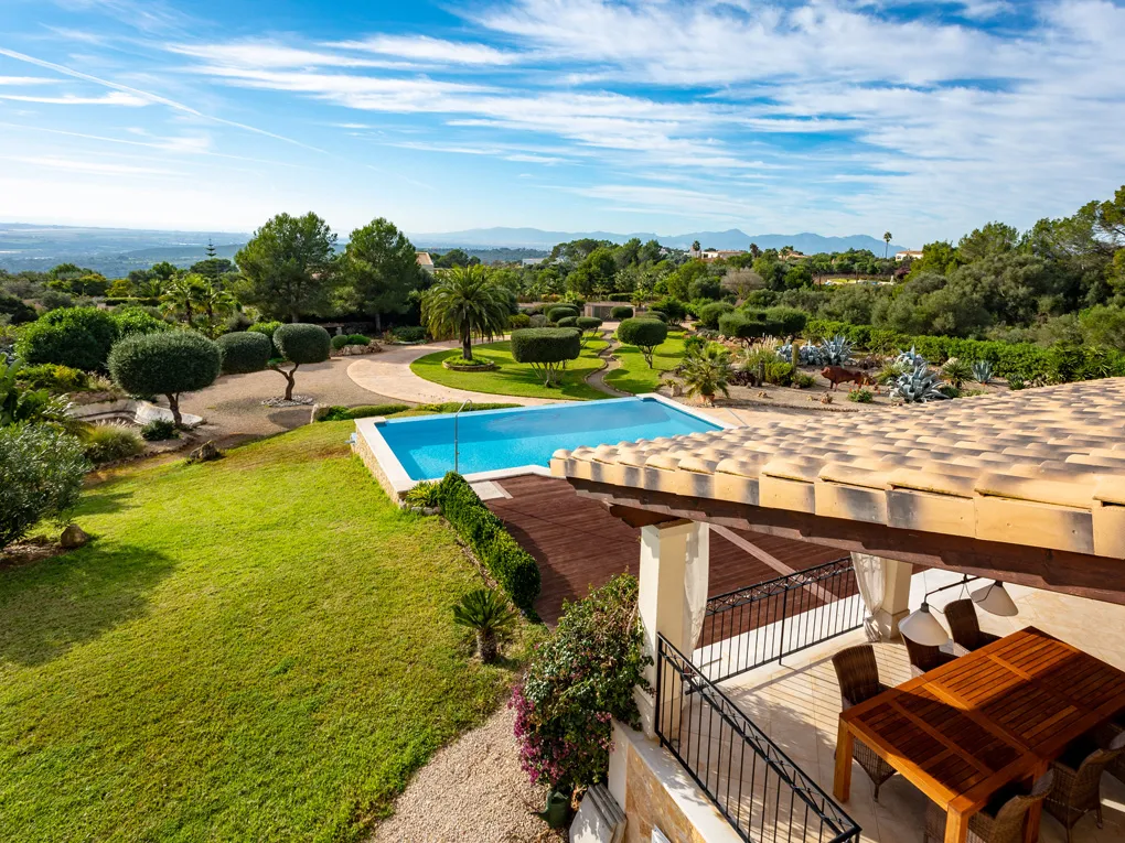 Hoogwaardige villa op toplocatie in Puntiro-16