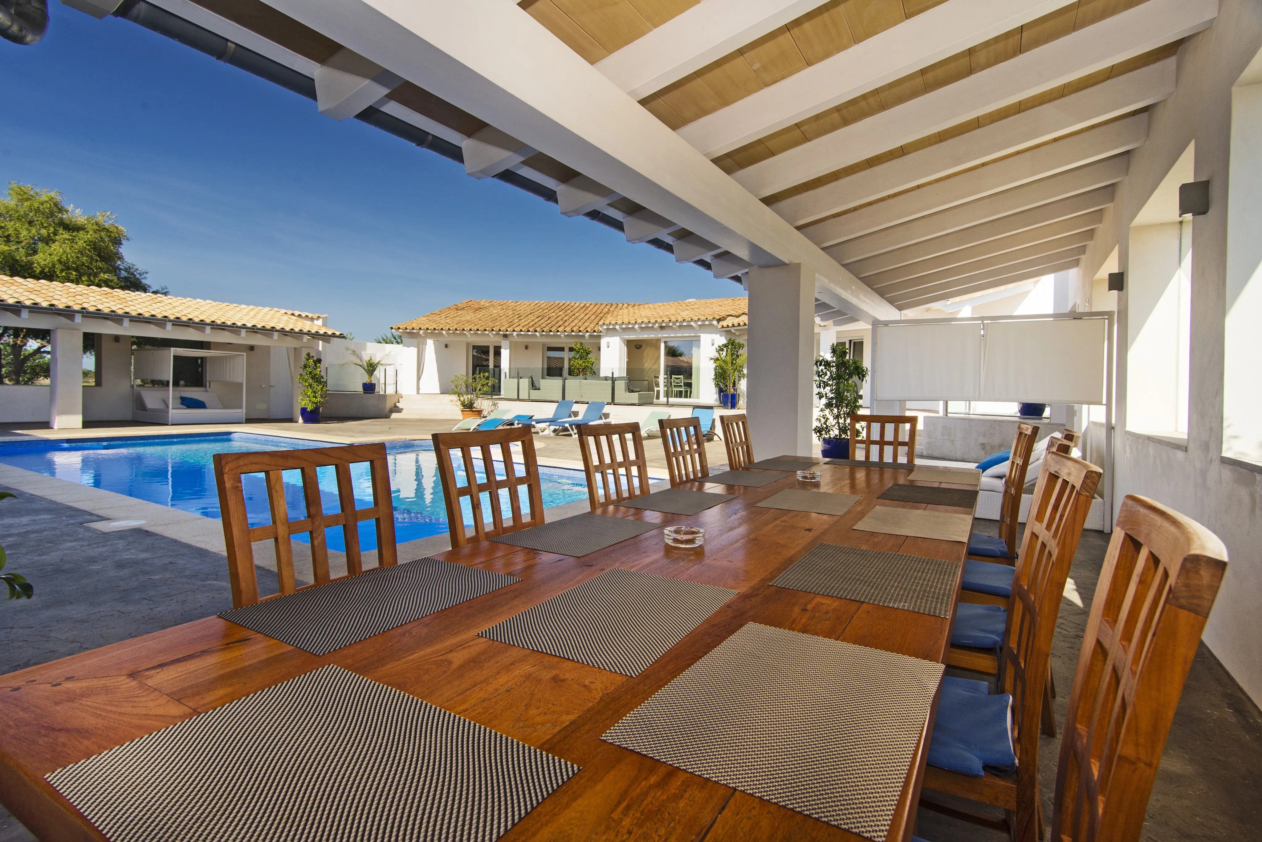 Amplia finca familiar al estilo Hacienda-16