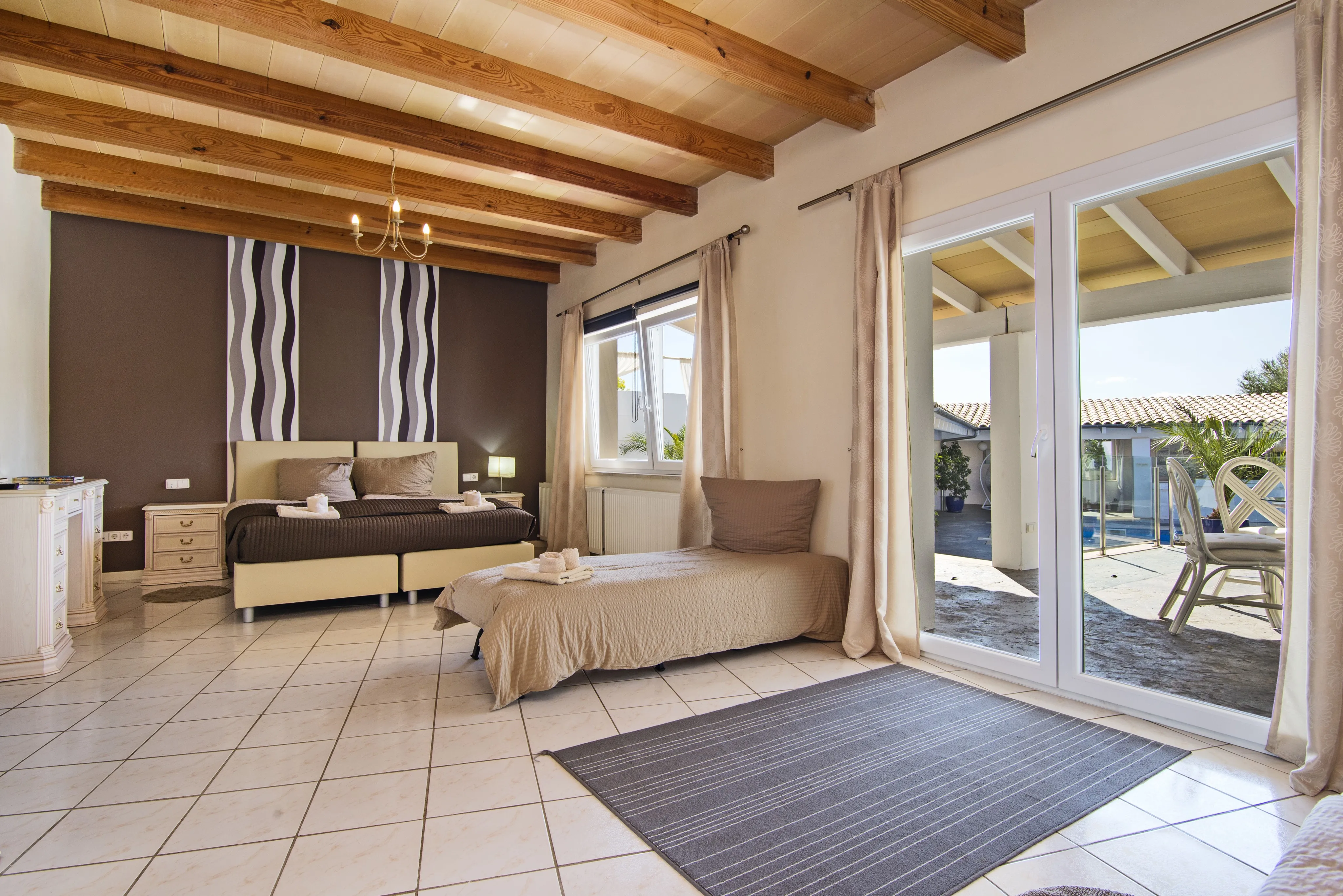 Amplia finca familiar al estilo Hacienda-7