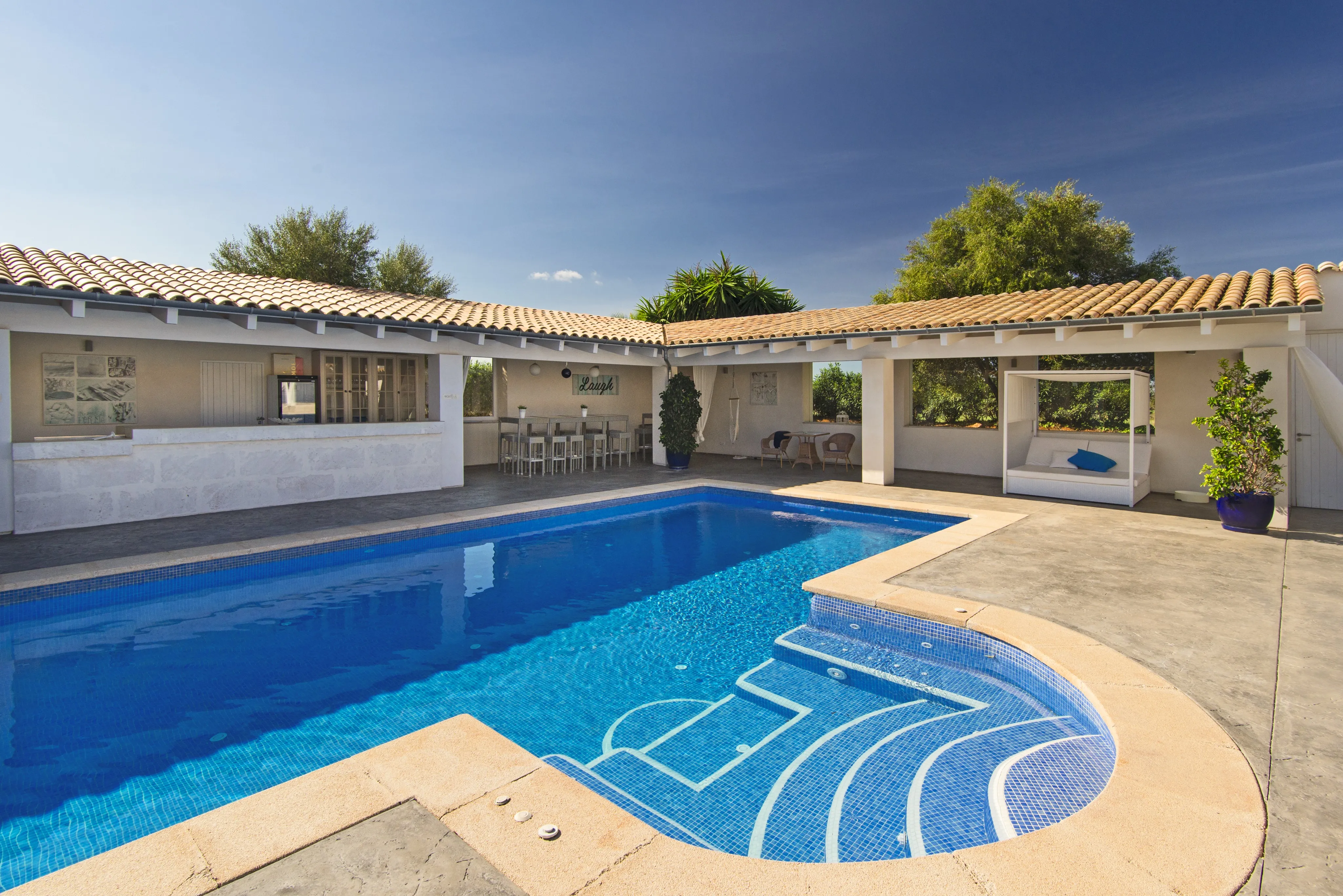 Amplia finca familiar al estilo Hacienda-2