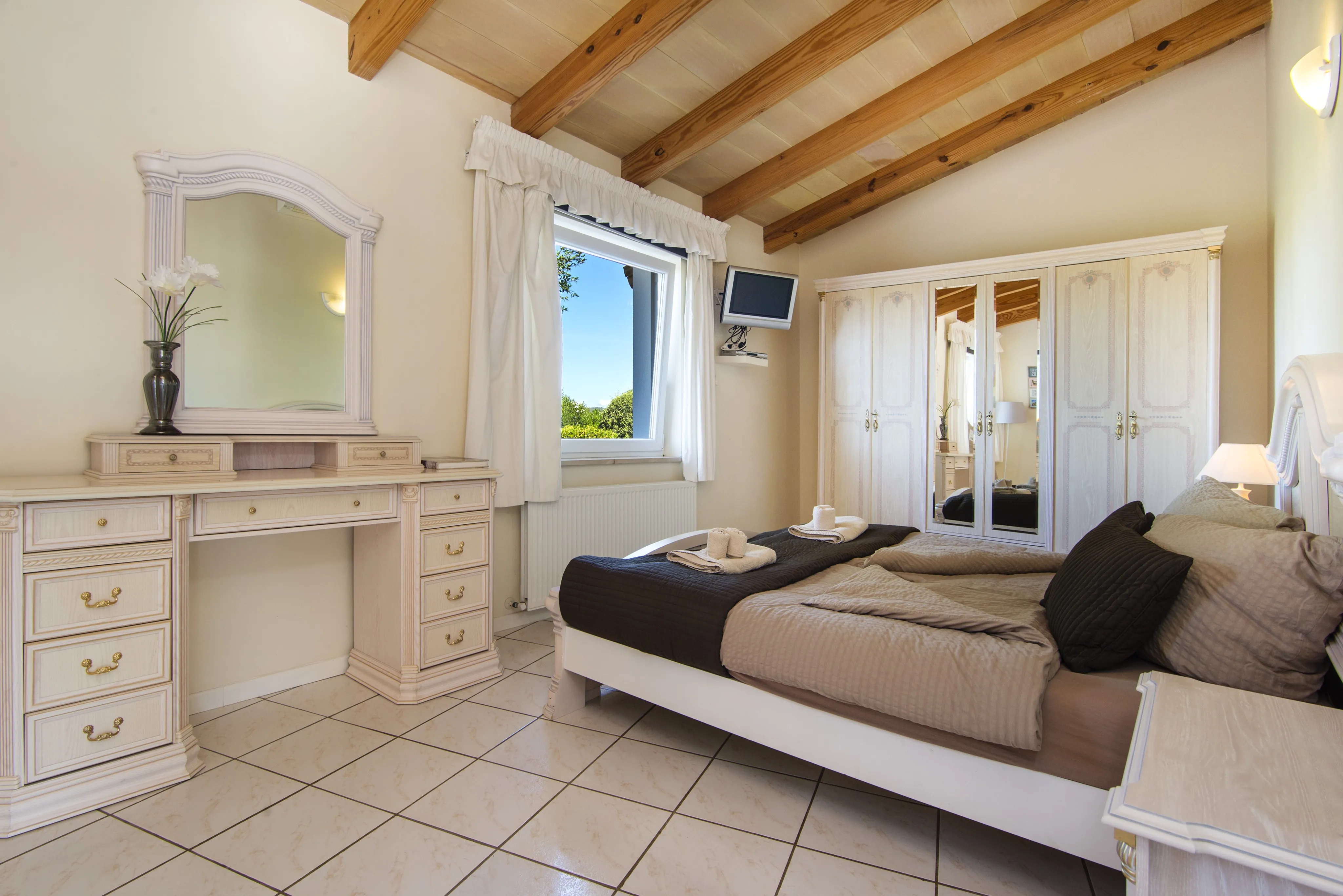 Amplia finca familiar al estilo Hacienda-9