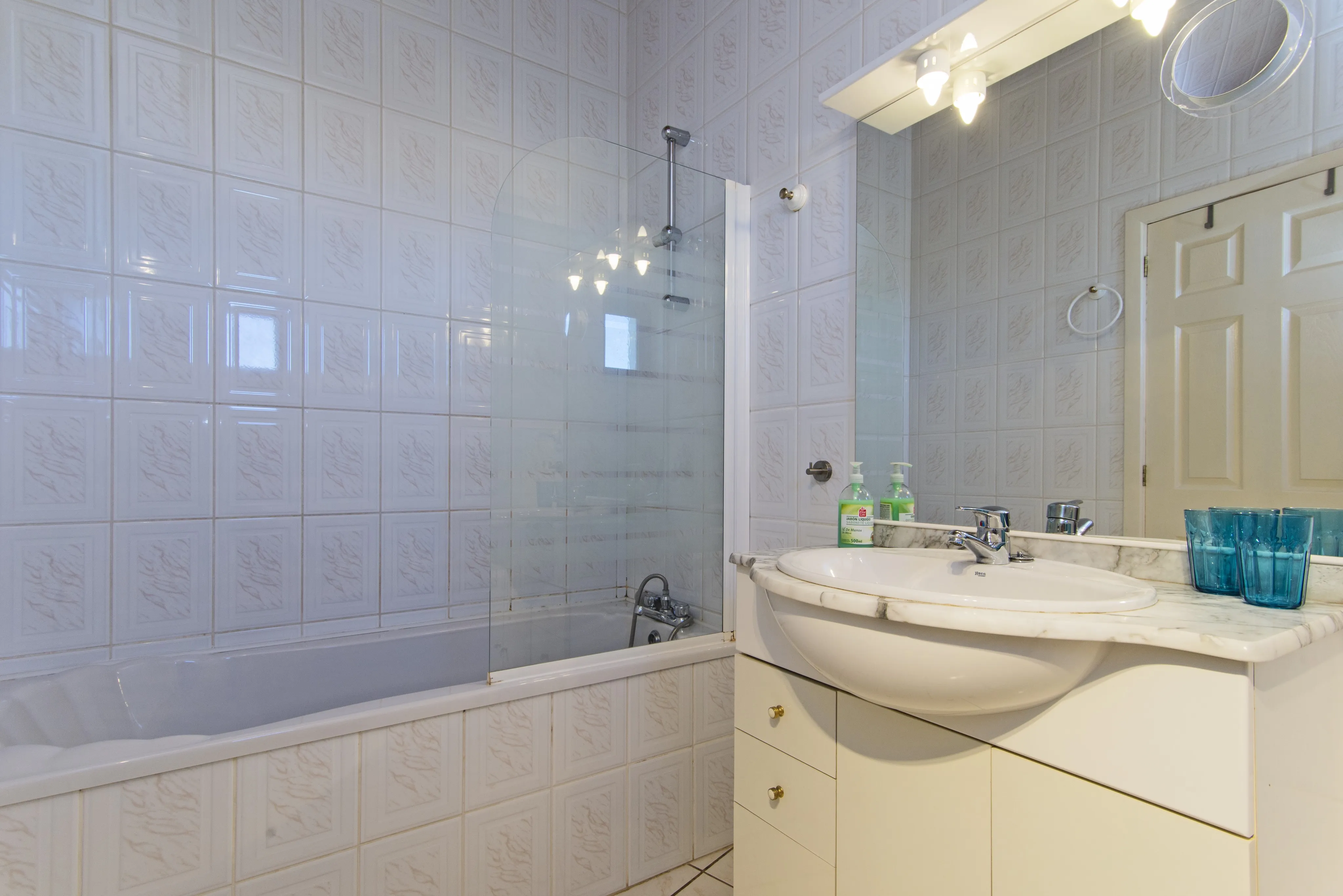 Amplia finca familiar al estilo Hacienda-8