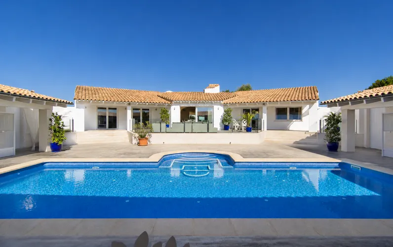 Amplia finca familiar al estilo Hacienda