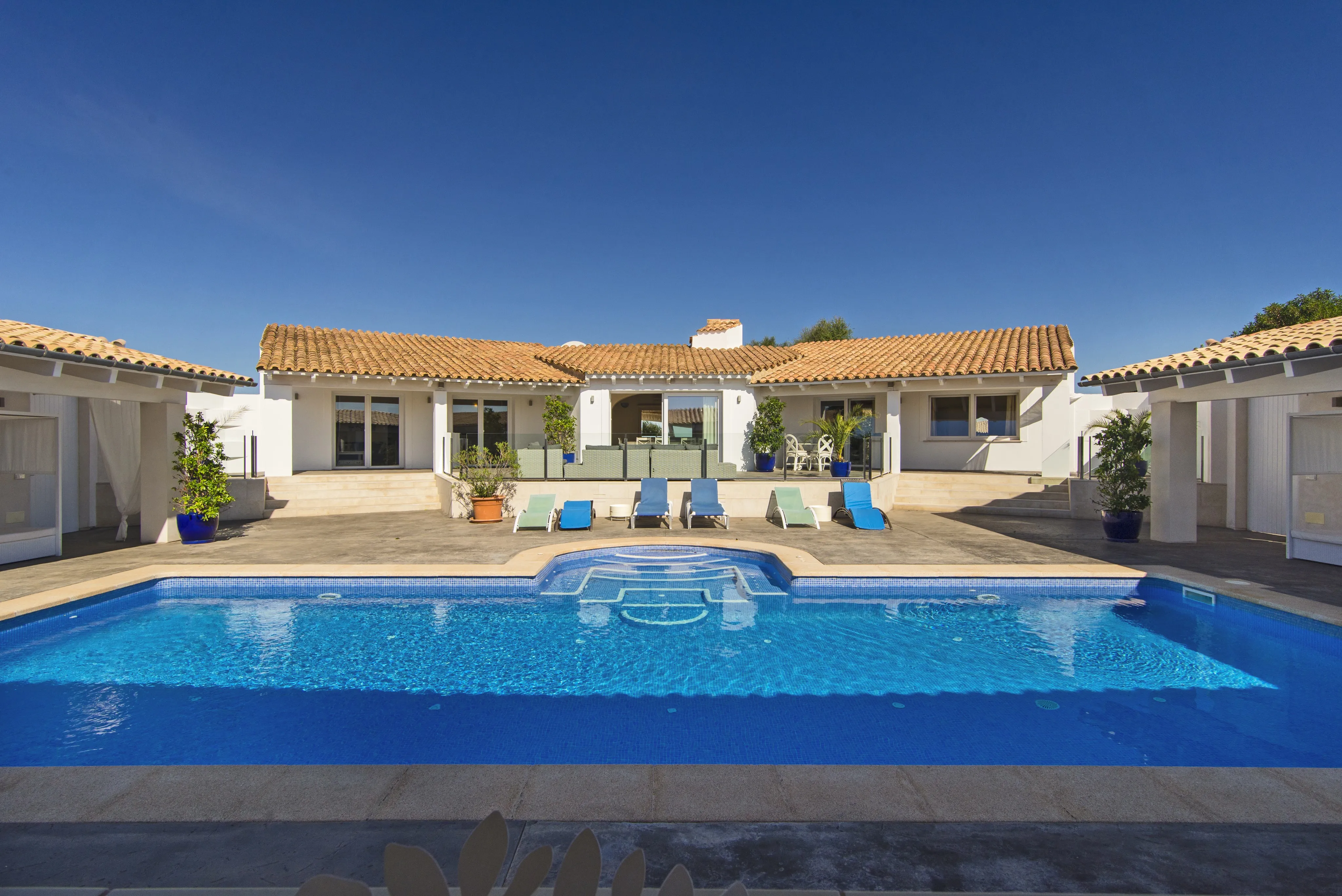 Amplia finca familiar al estilo Hacienda-17