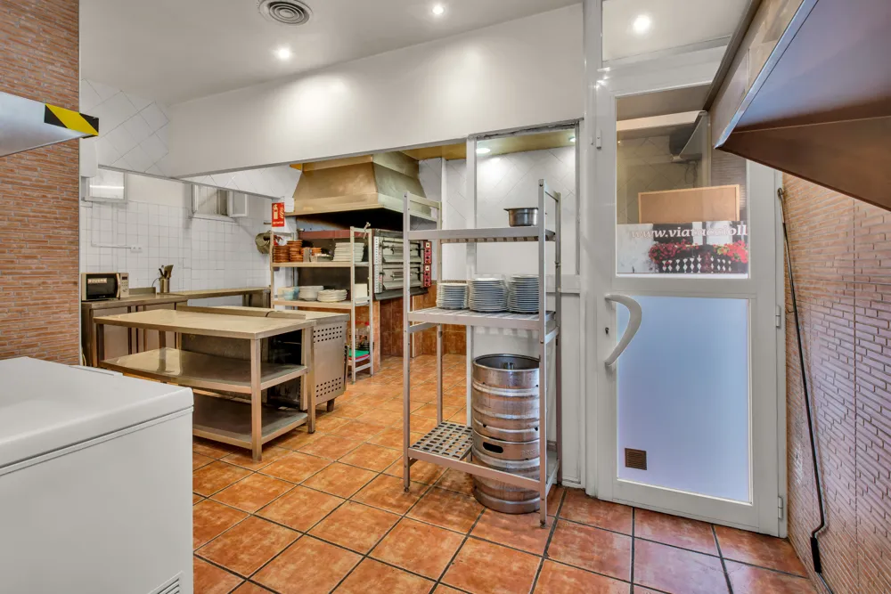 Ristorante/pizzeria completamente attrezzato nel centro di Palma in vendita-11